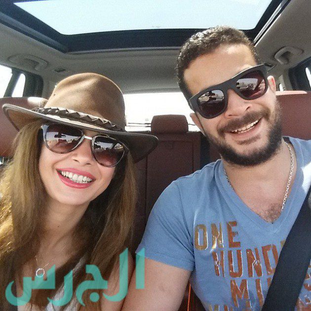 بالصورة: رومانسية داليا مصطفى وزوجها على الشاطيء