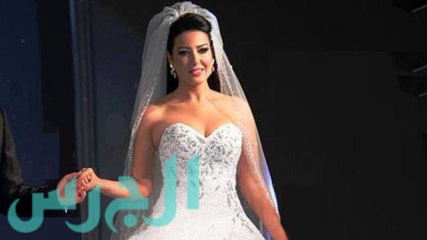 بالفيديو والصور: عريس سمية الخشاب وفستان زفافها تخطى التوقعات