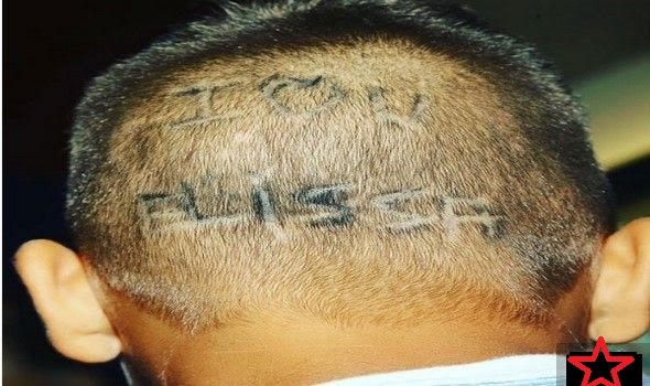 معجب إليسا كتب اسمها على رأسه